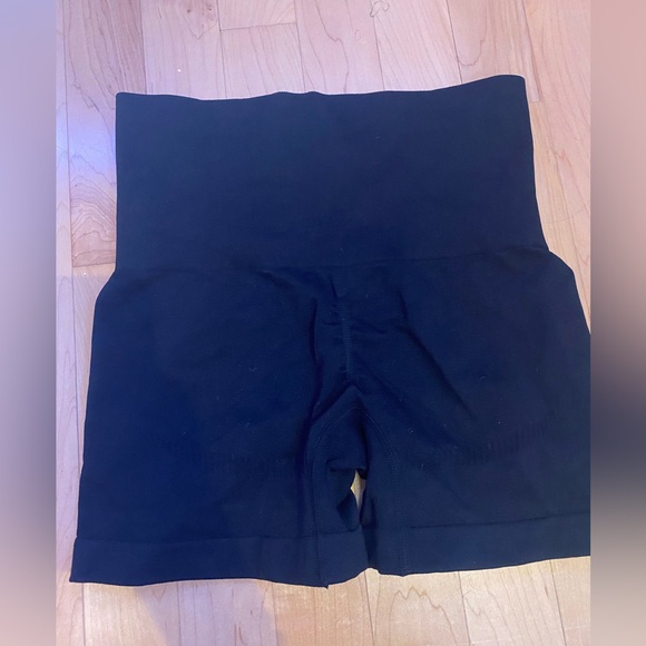 Bundle of 3 seamless scrunch butt gym shorts - Picture 10 of 10